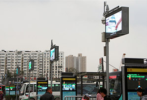 某市公交車(chē)站臺智慧交通